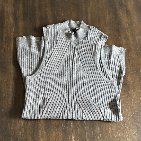 Express Gray Ribbed Tank Top - Picture 2 of 6